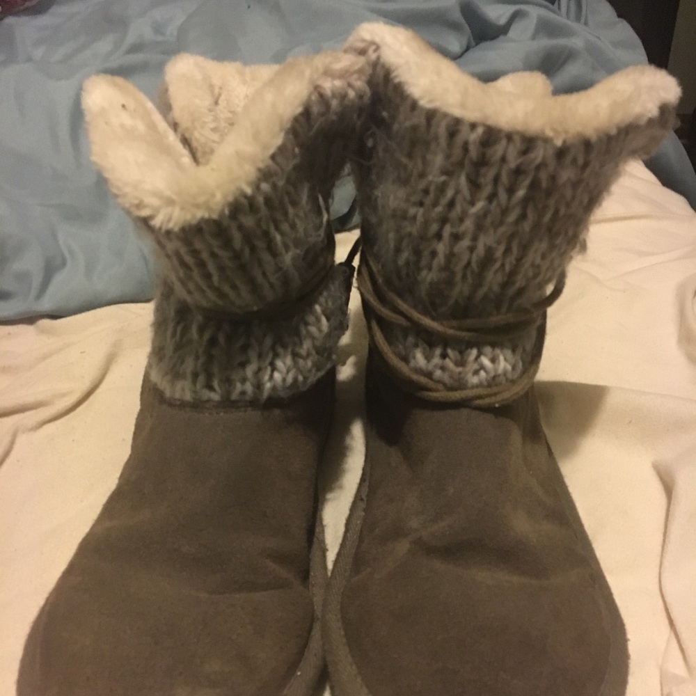 Boots - Picture 2 of 3